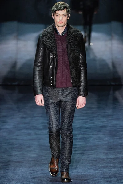 Look 10